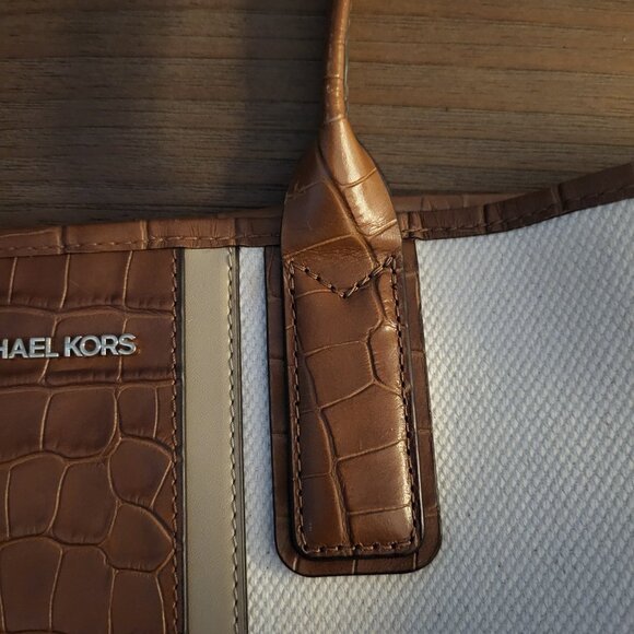 Michael Kors Greenwich Tote w/COA - Picture 10 of 12